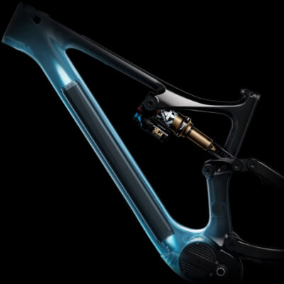 Detalle de la batería integrada ligera del modelo Amflow PL Carbon Pro 800Wh Amflow PL Carbon Pro 800Wh